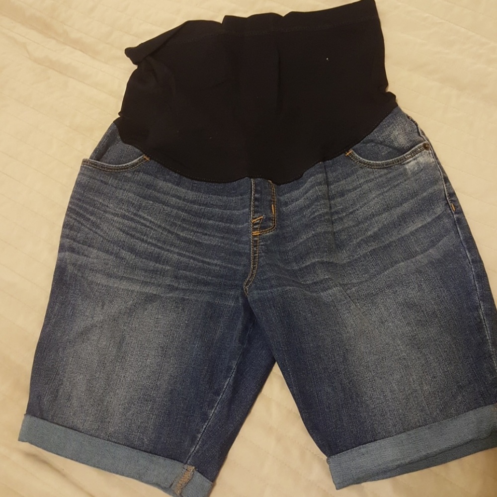 Maternity shorts